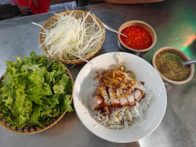 T&ocirc; b&uacute;n mắm n&ecirc;m Đ&agrave; Nẵng tại qu&aacute;n Ngọc Đo&agrave;n Thị Điểm&nbsp;